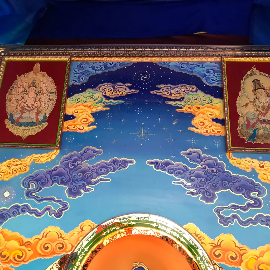 The upper panel in daylight